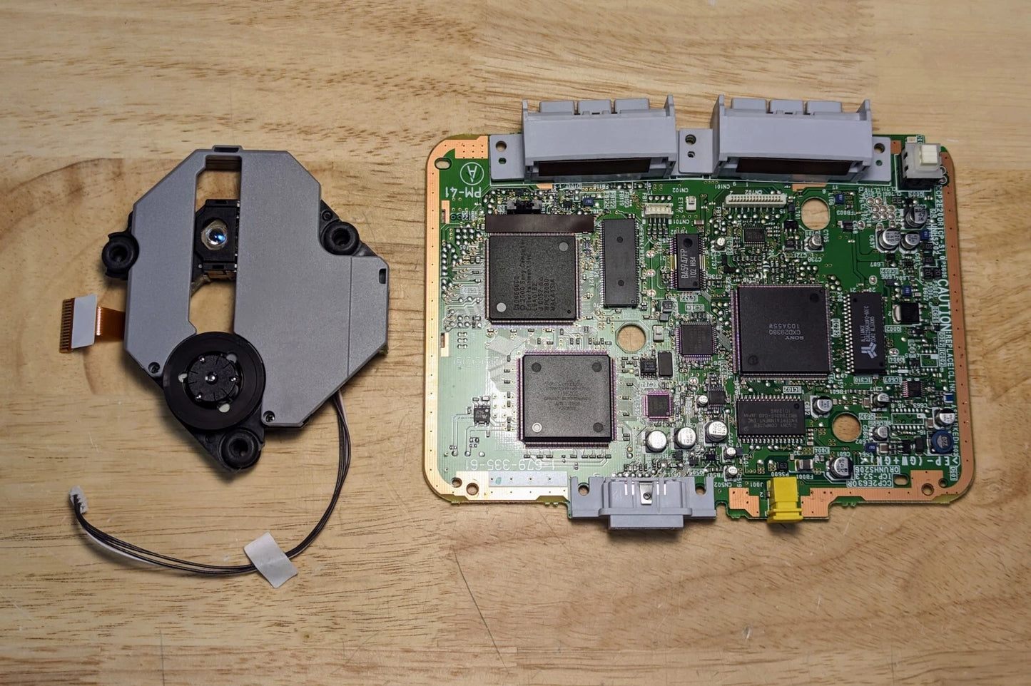 PS One SCPH-101 Console w/ OEM Controller Bundle - White