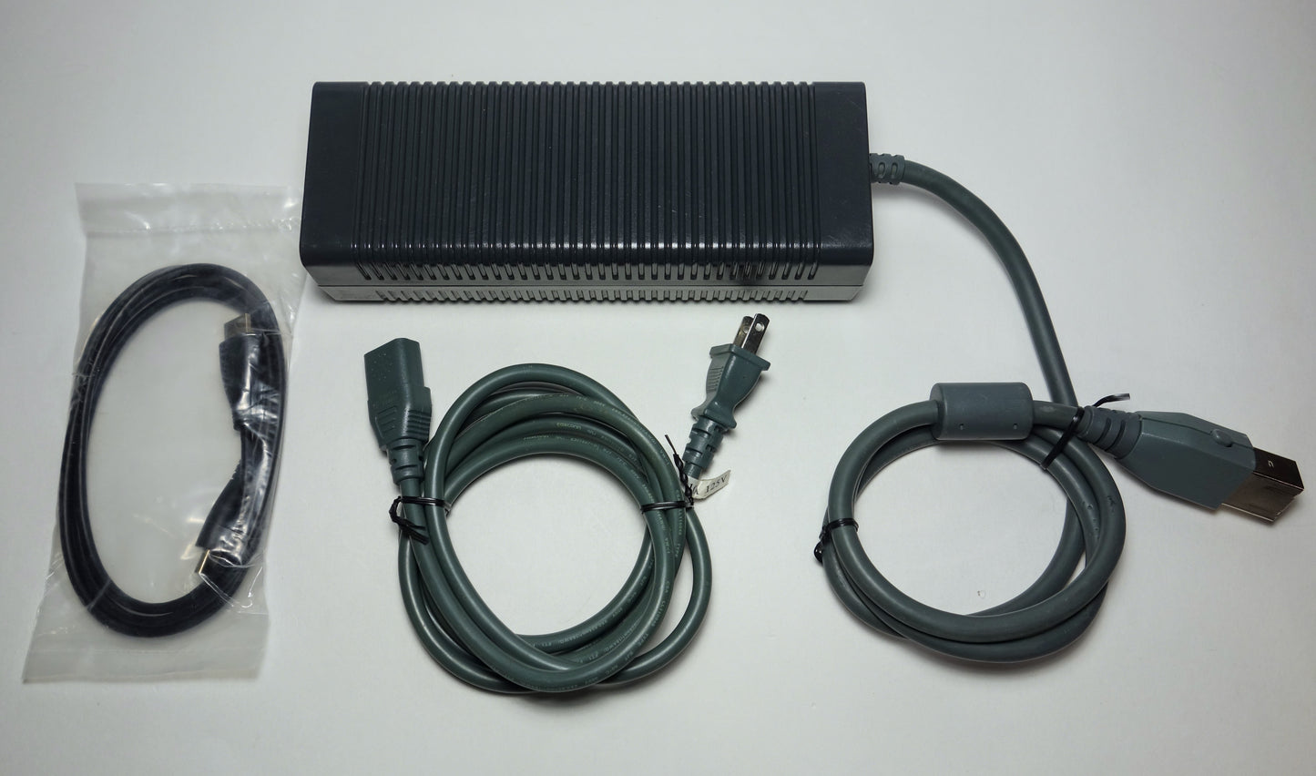 Xbox 360 Pro Console w/ OEM Controller Bundle - White