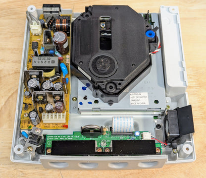 Console SEGA Dreamcast avec manette et lien HDMI blanc, entièrement reconditionnée et testée